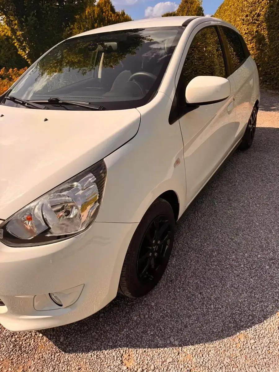 Gebraucht Mitsubishi Space Star Top 80 PS (58 kW) 2015 Weiß Kleinwagen