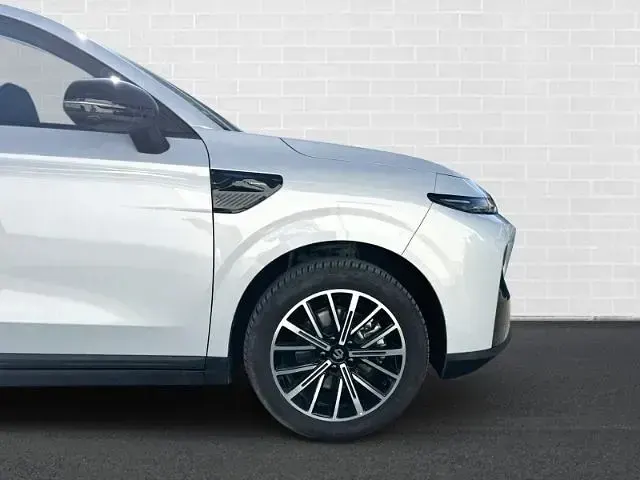 Gebraucht Leapmotor B10 160 kW (218 PS) 2025 Silber SUV