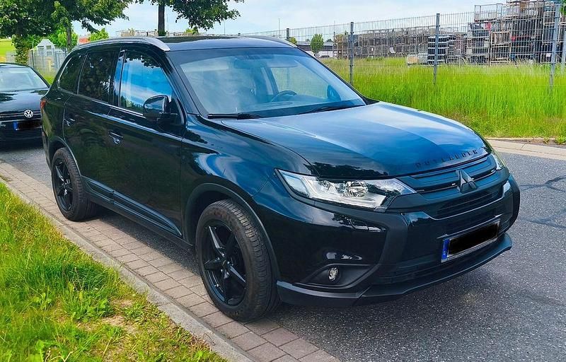 Schwarz Gebraucht 2017 Mitsubishi Outlander Edition SUV | 14.950 € (Fairer Preis) - Bild 1/4