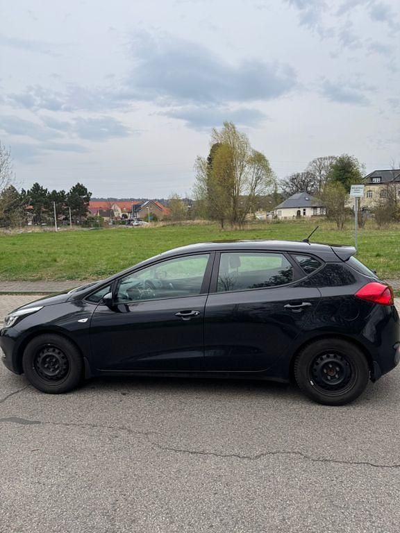 Gebraucht Kia Ceed 99 PS (72 kW) 2013 Schwarz Kleinwagen