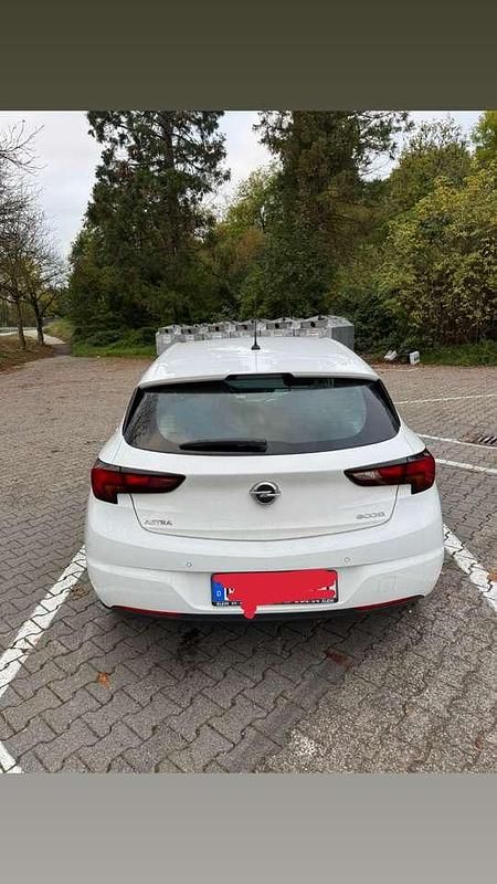 Gebraucht Opel Astra Edition 105 PS (77 kW) 2017 Weiß Kleinwagen