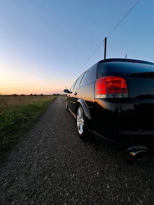 Gebraucht Opel Signum 175 PS (128 kW) 2004 Schwarz Kleinwagen
