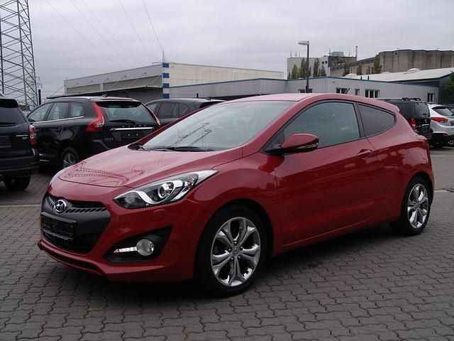 Gebraucht Hyundai i30 135 PS (99 kW) 2013 Rot Coupé