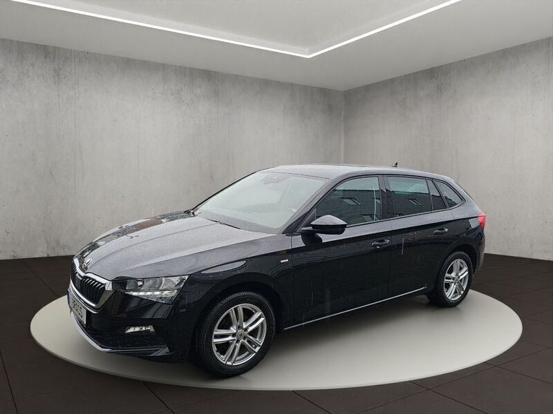 Blackmagic perleffekt Gebraucht 2020 Skoda Scala Drive Kleinwagen | 18.800 € (Guter Preis) - Bild 1/4