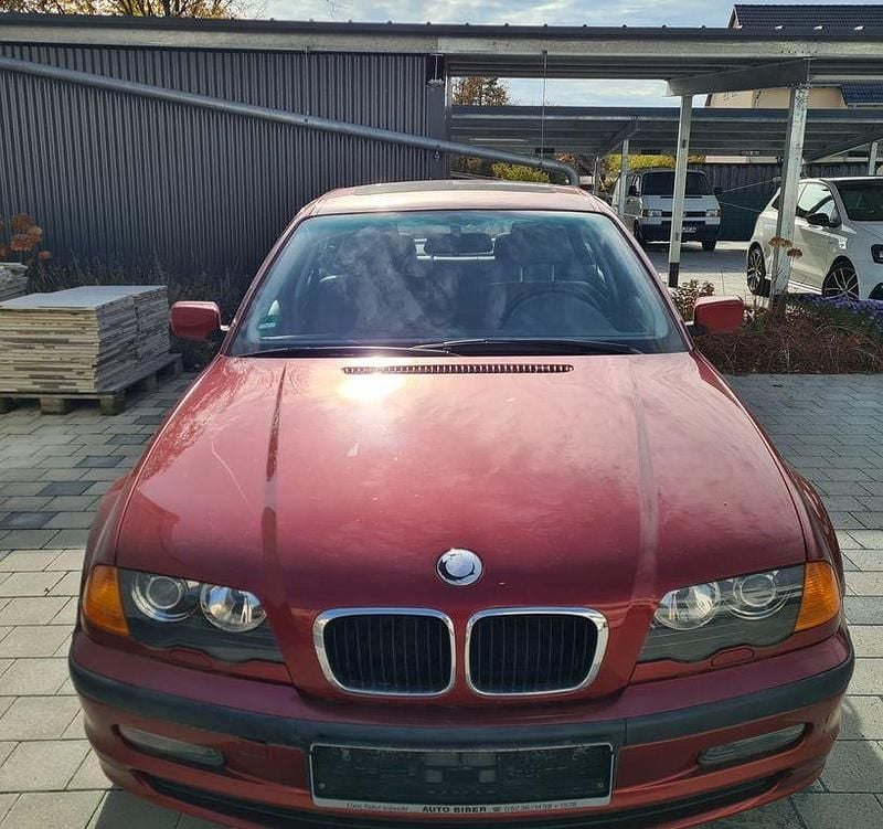 Gebraucht BMW 323 170 PS (125 kW) 1999 Rot Limousine