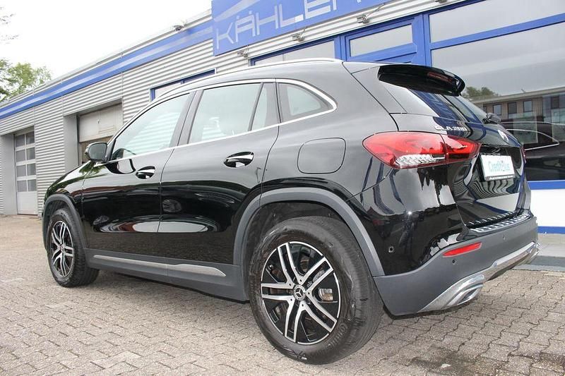 Gebraucht Mercedes GLA200 Progressive 163 PS (119 kW) 2023 Nachtschwarz  unilack SUV