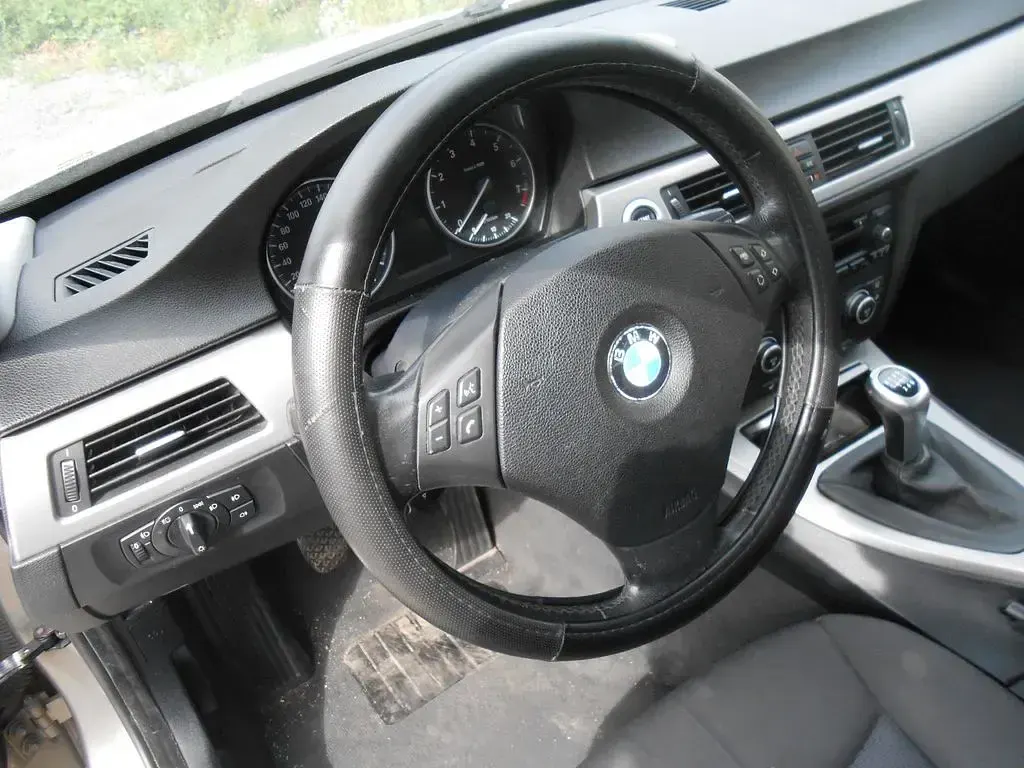 Gebraucht BMW 320 Sport Line 170 PS (125 kW) 2008 Braun Limousine