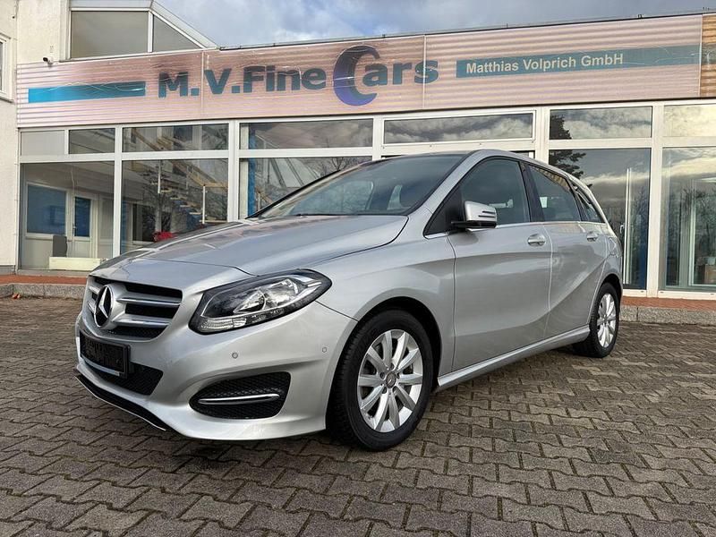 Gebraucht Mercedes B180 Style 122 PS (89 kW) 2016 Silber Van / Kleinbus