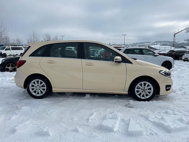 Gebraucht Mercedes B180 109 PS (80 kW) 2017 Van / Kleinbus