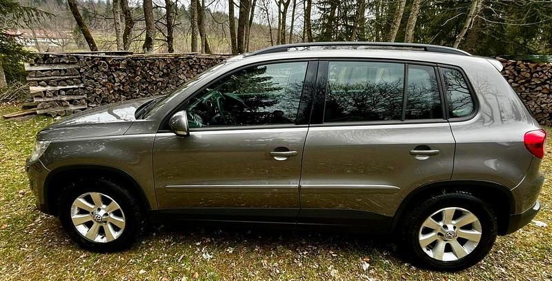 Gebraucht VW Tiguan 140 PS (102 kW) 2011 Grau SUV