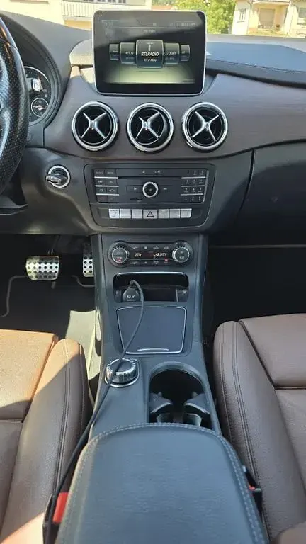 Gebraucht Mercedes B220 AMG line 177 PS (130 kW) 2016 Schwarz Kleinwagen