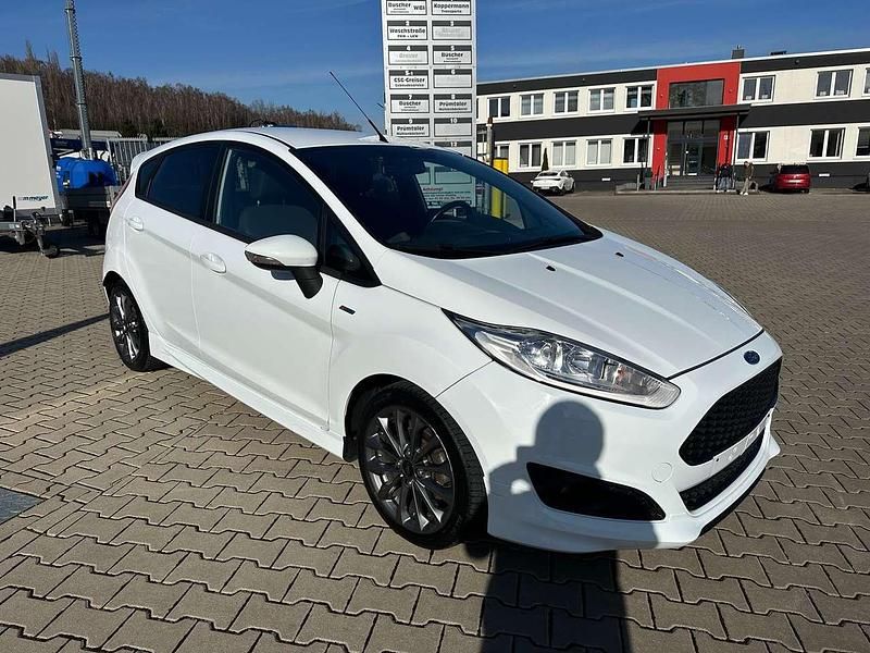 Gebraucht Ford Fiesta ST-Line 75 PS (55 kW) 2017 Weiß Kleinwagen