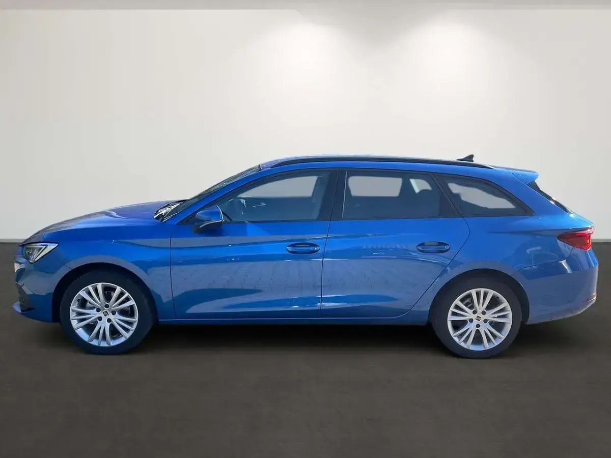 Neu Seat Leon Style 150 PS (110 kW) 2025 Saphirblau Kombi