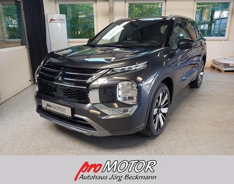 Grau Neu 2025 Mitsubishi Outlander P-HEV Top SUV | 56.650 € (Teuer) - Bild 1/4