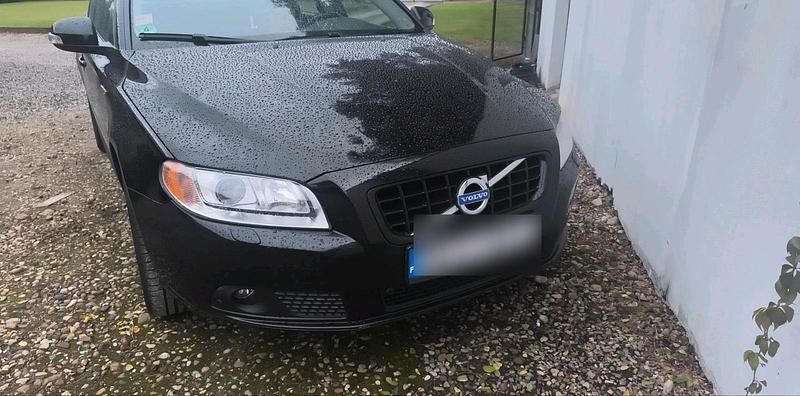 Schwarz Gebraucht 2009 Volvo V70 Kombi | 5.000 € (Fairer Preis) - Bild 1/4