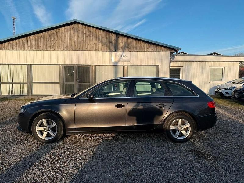 Gebraucht Audi A4 Attraction 143 PS (105 kW) 2011 Grau Kombi