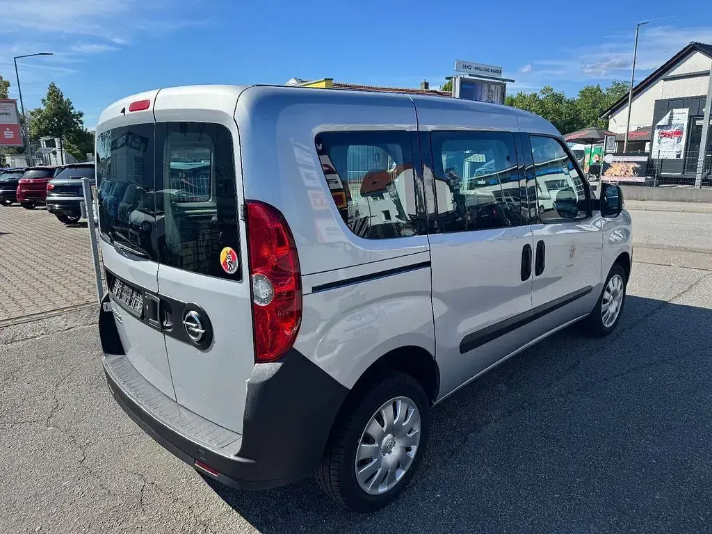 Gebraucht Opel Combo Selection 95 PS (69 kW) 2015 Silber Van / Kleinbus