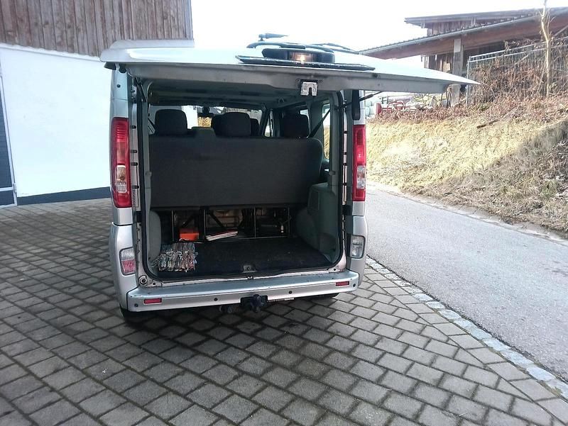 Gebraucht Opel Vivaro 145 PS (106 kW) 2007 Silber Van / Kleinbus