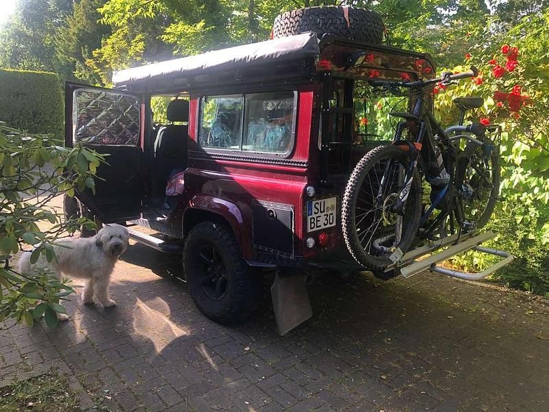 Gebraucht Land Rover Defender SE 122 PS (89 kW) 2015 Rot Kombi