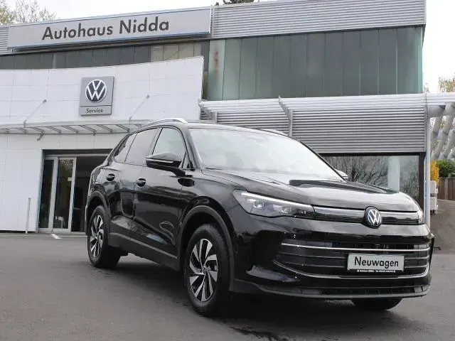 Neu VW Tiguan 150 PS (110 kW) 2026 Grenadilschwarz metallic SUV