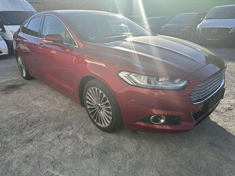 Gebraucht Ford Mondeo Titanium 150 PS (110 kW) 2017 Rubyrot (metallic) Kleinwagen