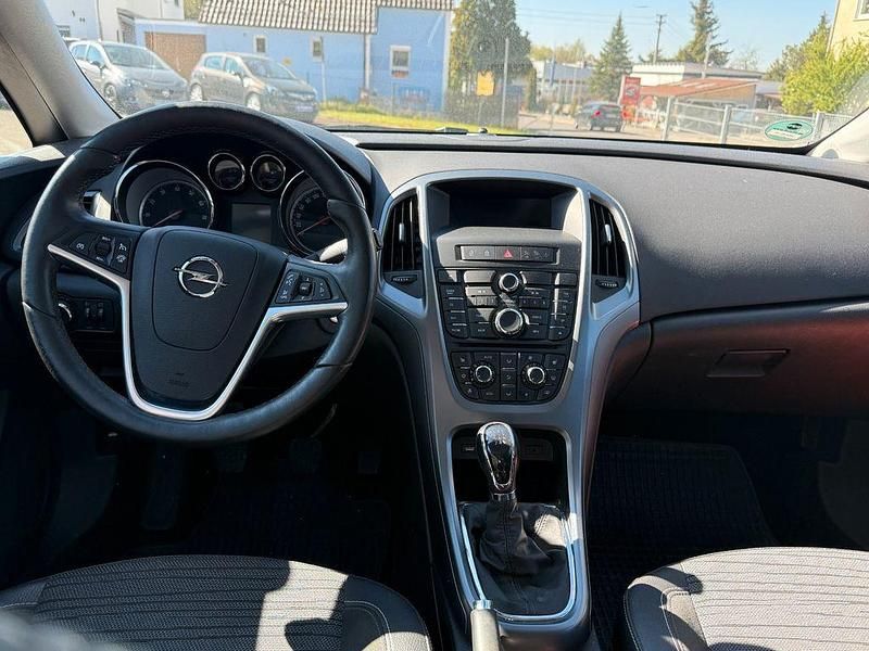 Gebraucht Opel Astra Edition 140 PS (102 kW) 2015 Schwarz Limousine