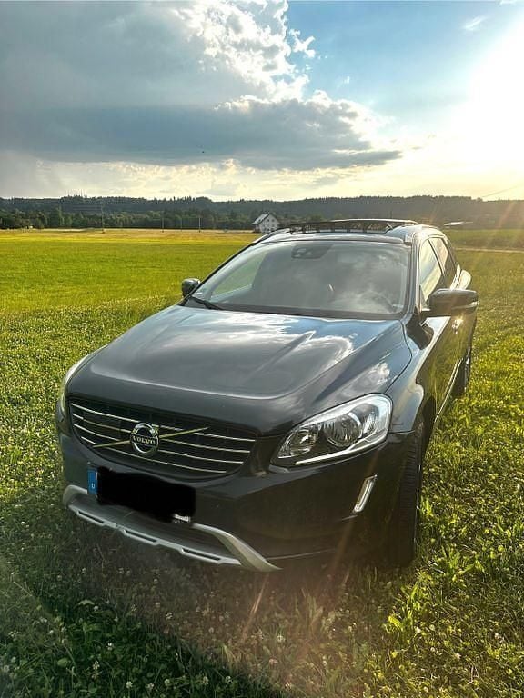 Grau Gebraucht 2016 Volvo XC60 Summum SUV | 17.500 € (Guter Preis) - Bild 1/4