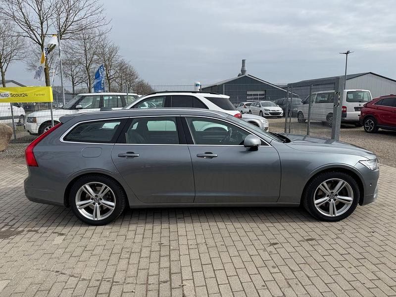 Gebraucht Volvo V90 Momentum 190 PS (139 kW) 2016 Grau Kombi