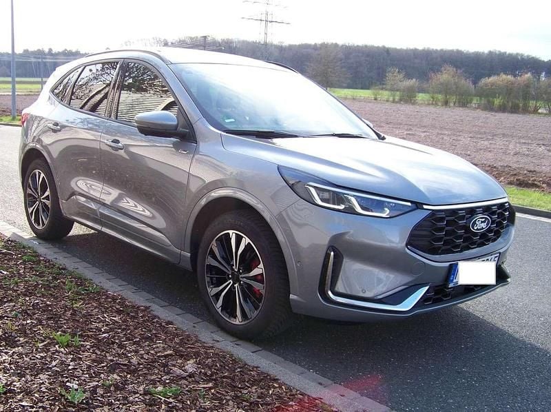 Grau Gebraucht 2025 Ford Kuga ST-Line X SUV | 39.980 € (Fairer Preis) - Bild 1/4