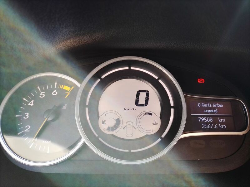 Schwarz Gebraucht 2014 Renault Mégane III Authentique Limousine | 7.100 € (Fairer Preis) - Bild 1/4