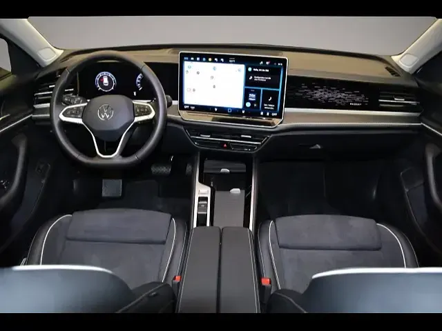 Gebraucht VW Passat Elegance 150 PS (110 kW) 2025 Weiß Kombi