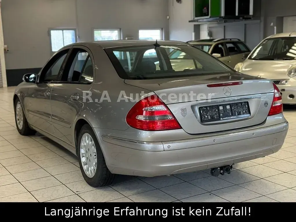 Second-hand Mercedes E350 272 CP (200 kW) 2005 Argintiu Berlinǎ