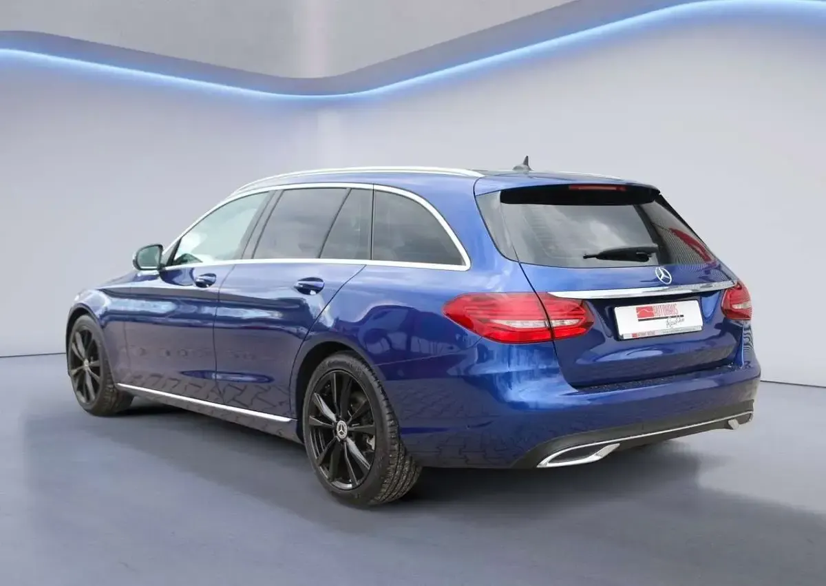 Gebraucht Mercedes C220 Avantgarde 194 PS (142 kW) 2020 Brillantblau Kombi