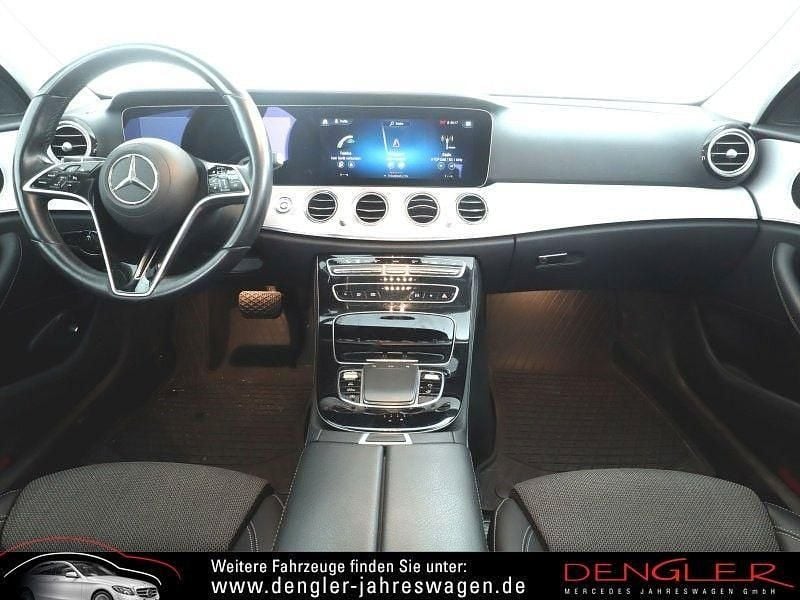 Gebraucht Mercedes E220 Avantgarde 194 PS (142 kW) 2022 Silber Limousine