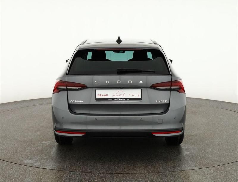 Neu Skoda Octavia 150 PS (110 kW) 2026 Grau Kombi