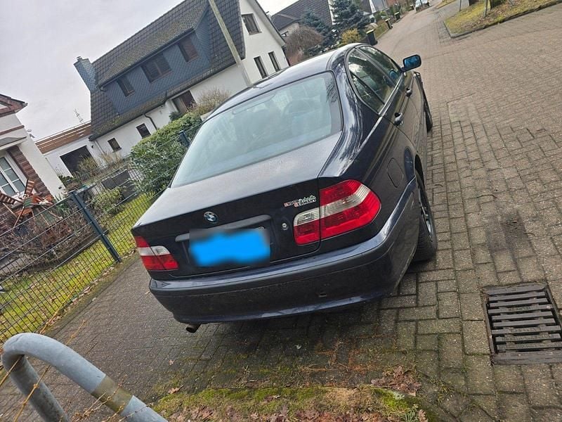 Gebraucht BMW 318 Basis 143 PS (105 kW) 2002 Blau Limousine