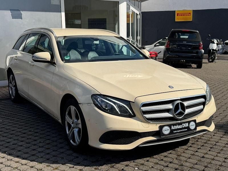 Gebraucht Mercedes E200 150 PS (110 kW) 2017 Hellelfenbein  unilack Kombi