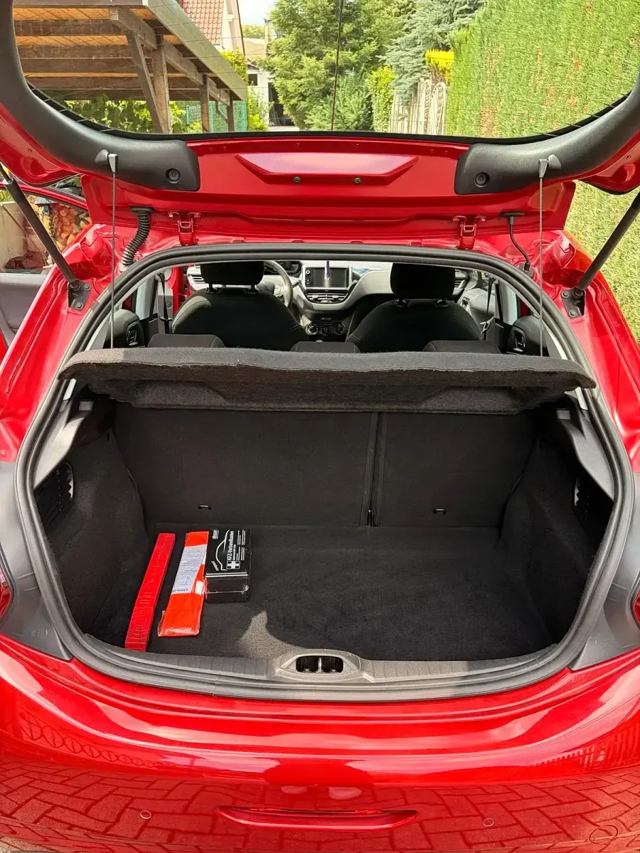 Gebraucht Peugeot 208 84 PS (61 kW) 2016 Rot Kleinwagen