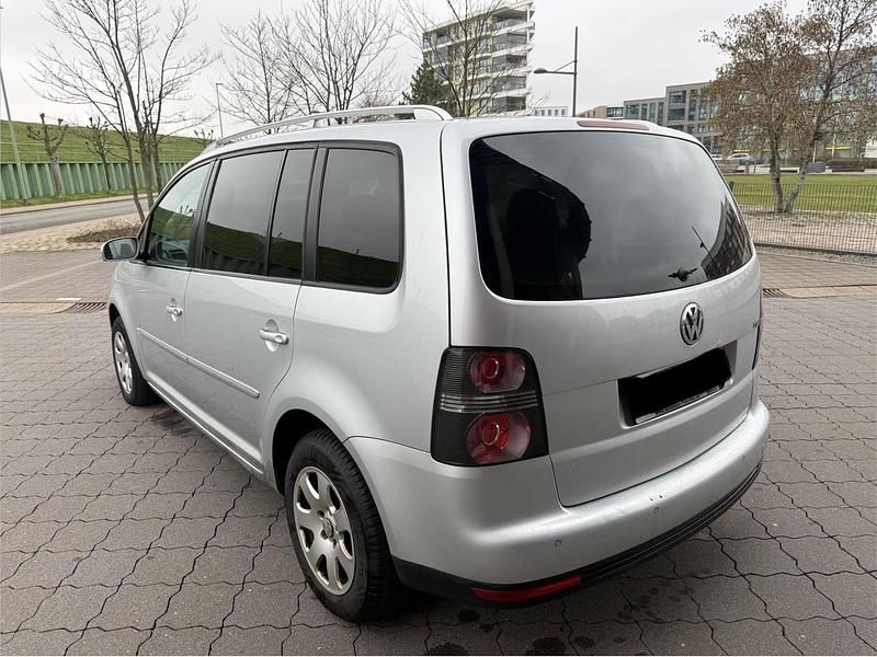 Gebraucht VW Touran 140 PS (102 kW) 2007 Silber Van / Kleinbus