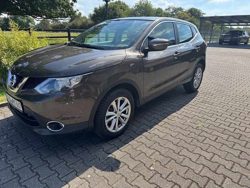 Grau Gebraucht 2014 Nissan Qashqai Acenta SUV | 11.900 € (Fairer Preis) - Bild 1/4