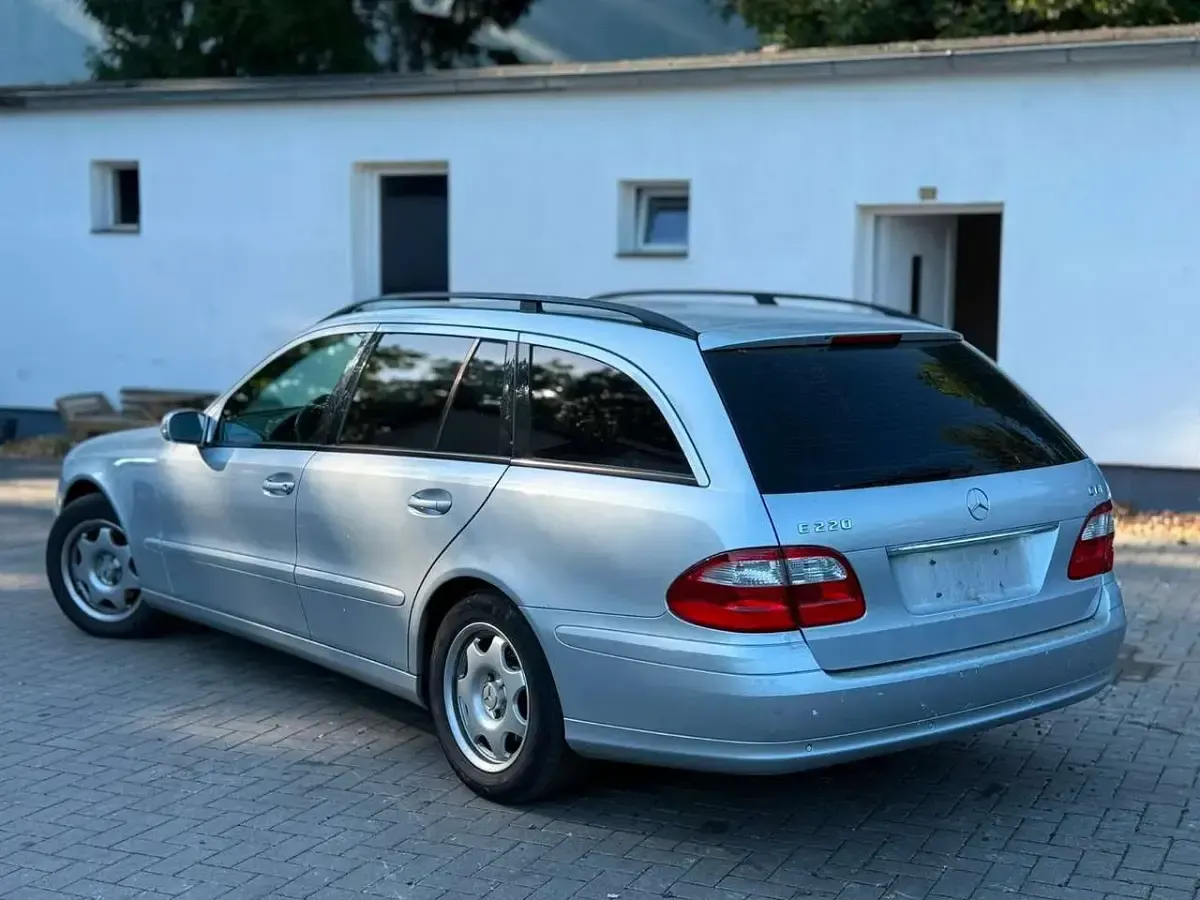 Gebraucht Mercedes E220 150 PS (110 kW) 2006 Iridiumsilber  metalliclack Kombi