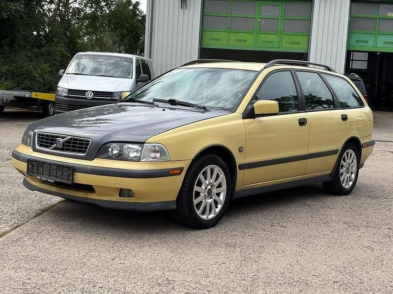 Gelb Gebraucht 2000 Volvo V40 Kombi | 550 € (Superpreis) - Bild 1/4