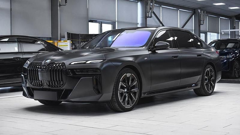 Gebraucht BMW 740 M Sport 286 PS (210 kW) 2024 Frozen deep grey metallic Limousine