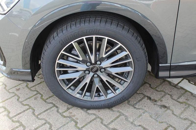 Gebraucht Audi Q3 S-Line 190 PS (139 kW) 2024 Chronosgrau (metallic) SUV