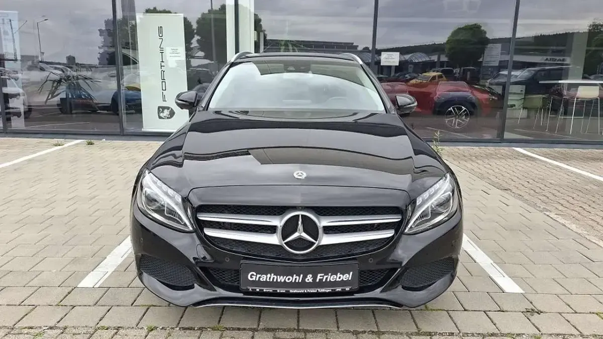 Gebraucht Mercedes C300 Avantgarde 245 PS (180 kW) 2017 Obsidianschwarz  metallic Kombi