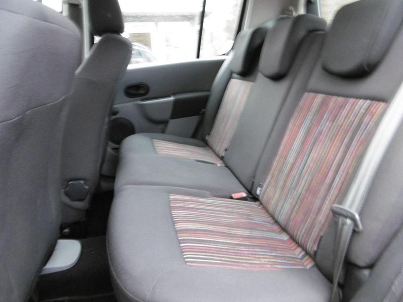 Second-hand Renault Modus Avantage 75 CP (55 kW) 2009 Roșu Monovolum