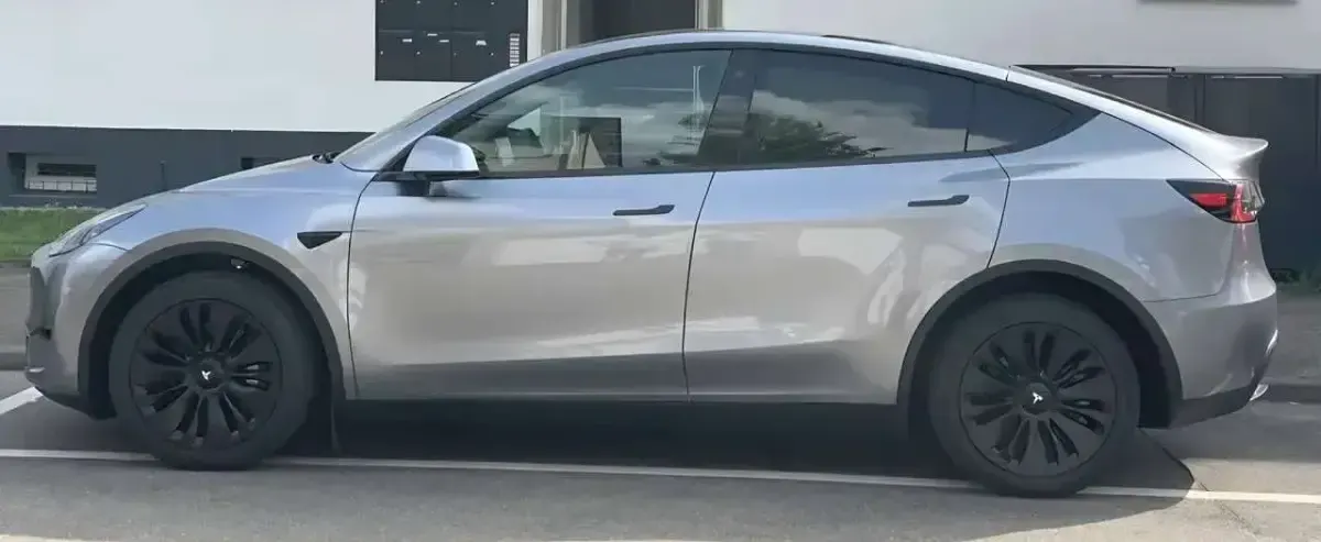 Gebraucht Tesla Model Y 378 kW (514 PS) 2023 Silber SUV