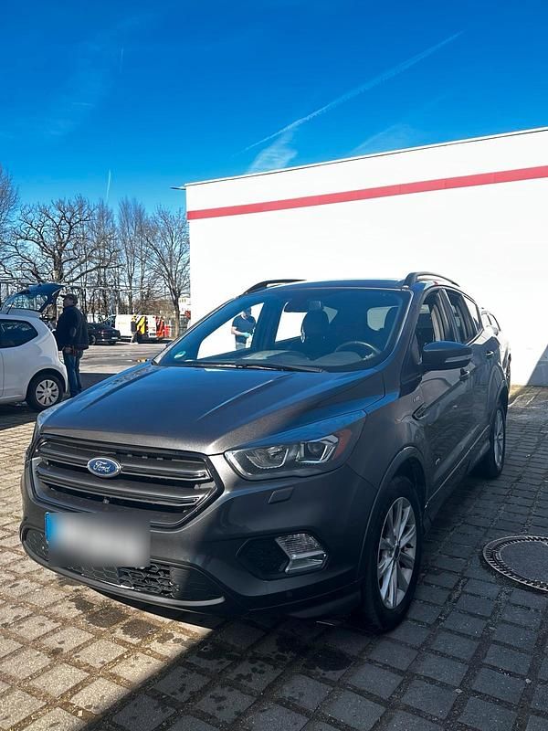Grau Gebraucht 2017 Ford Kuga ST-Line SUV | 16.000 € (Teuer) - Bild 1/4
