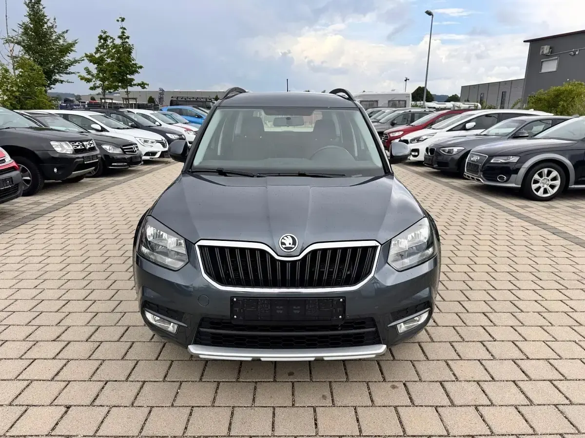Gebraucht Skoda Yeti Cool Edition 110 PS (80 kW) 2017 Grau SUV