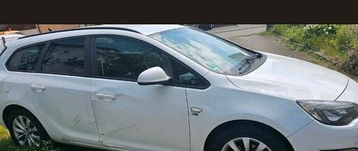 Gebraucht Opel Astra 136 PS (100 kW) 2013 Weiß Kombi